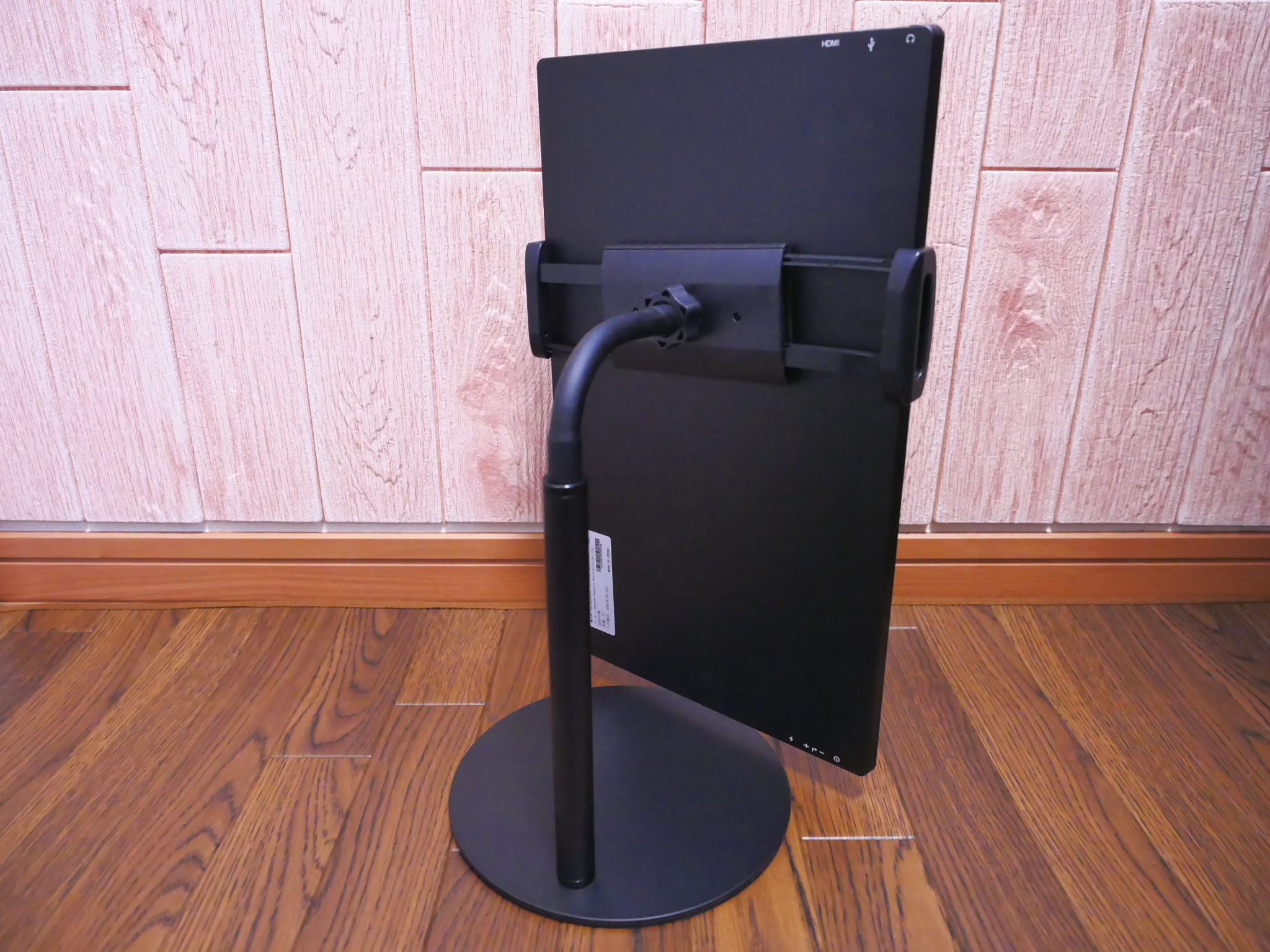 モバイルモニターを縦置きで使いたいなら、タブレット用モニタースタンドが超便利だぞ！ クロレビ！